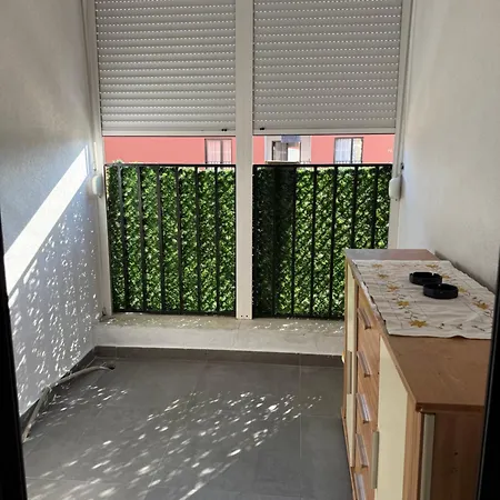 Nene Tereza Airport Lägenhet Valjiosi