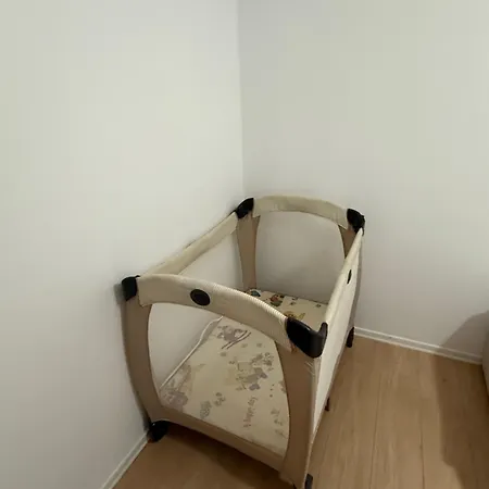 Nene Tereza Airport Apartman Valjiosi