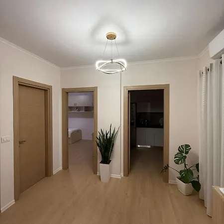 Nene Tereza Airport Apartment *